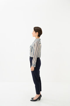 横向きの女性ポートレート