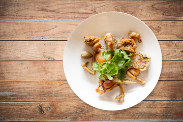 Sausages (Sai oua) and deep-fried frogs, Lao traditional food
