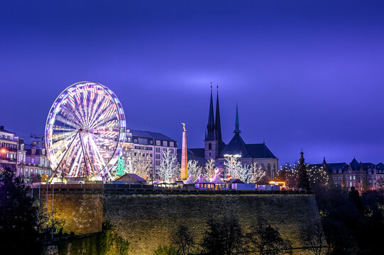 Luxembourg ville marché Noel fete illumination eclairage nuit soir Cathedrale