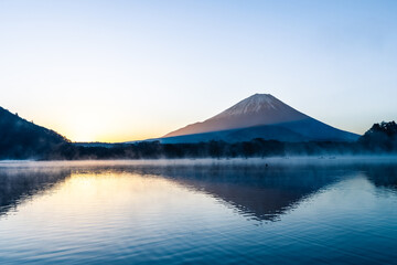 精進湖からの富士山