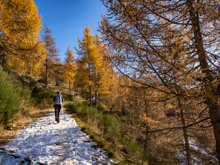 Obraz premium Trekking scene in the italian alps of Valsassina