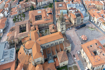 Vista aerea de la Catedral de Oviedo, Asturias