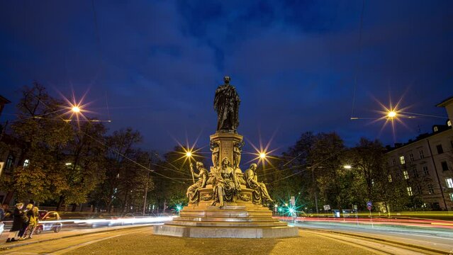 Night timelapse of monument to king Maximilian which stands on Maximilianstrasse
