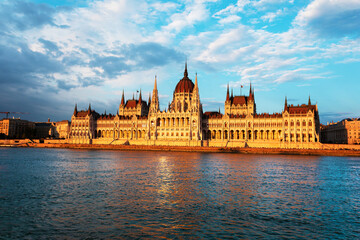 Fototapeta premium Hungarian Parliament Building along river Danube at dawn with colorful clouds sky