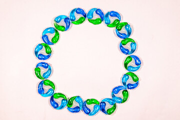 Obraz premium Angeordnete Wäsche Pods in Form einers Kreises 