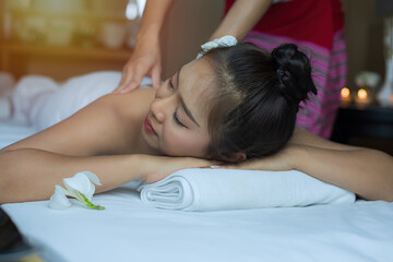 Obraz na płótnie Canvas Female spa woman enjoying relaxing back massage in beauty spa center, body care, skin care, wellness, wellness, beauty treatment concept. ผลลัพธ์ (อังกฤษ) 2: