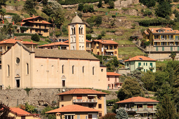 Fototapeta na wymiar Gravedona am Comer See; Teilansicht mit Kirche S. Maria delle Grazie