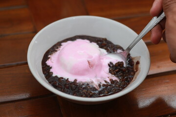 close up of a bowl of black sticky rice porridge