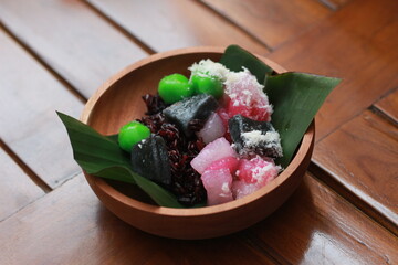 a close up of a traditional Indonesian food called Cenil
