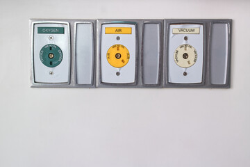 Pipe line oxygen (green), air(yellow), vacuum(white) on the wall