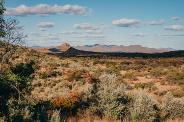 Panorama der Khomas Hochlandsavanne in der Nähe von Windhoek im namibischen Winter