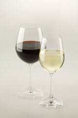Wine glass pair with red and white wine