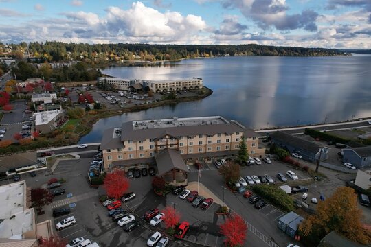 Aerial shot of the buildings with parked cars and a lake in the background, Silverdale, USA