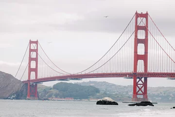 Cercles muraux Plage de Baker, San Francisco Famous Golden gate bridge on cloudy day