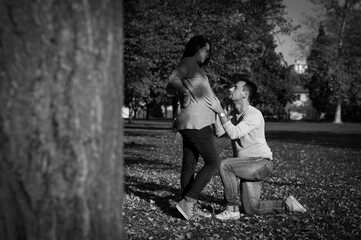 father kisses his wife's belly
