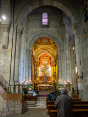 Fototapeta na wymiar Praying in Braga Cathedral