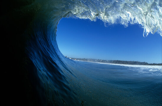 Blue wave breaking in Cardiff, California.(fisheye)