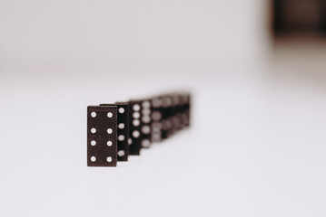 przewracające się domino