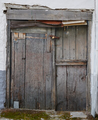 Obraz na płótnie Canvas Old, picturesque main front door in mediterranean region house