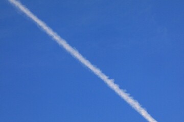 Fototapeta na wymiar Overhead contrail for aircraft vapors 