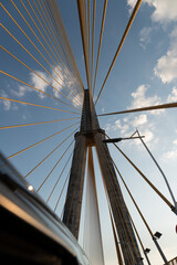 Obraz premium Vão central daPonte Rio Negro em Manaus no Amazonas-BR ao entardecer.