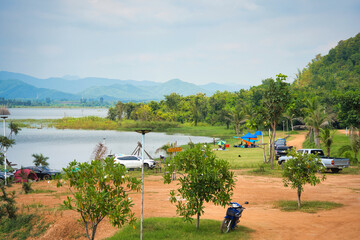 ダムの辺りにあるキャンプ場　タイ・カンチャナブリー