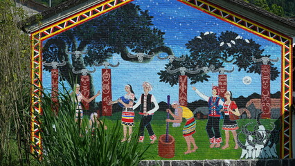 Obraz premium The beautiful painting wall in the old Chinese village square