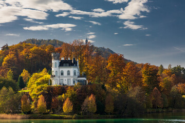 Naklejka premium Worthersee and Maria Worth Church