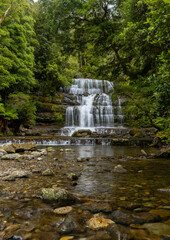 Obraz premium front on shot of liffey falls on a rainy day