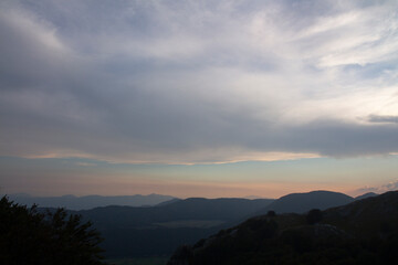 Obraz premium sunset on the mountain summit at miletto in matese park