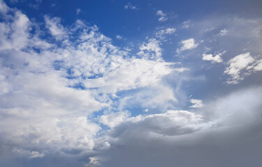 Obraz premium Blue sky and white clouds background