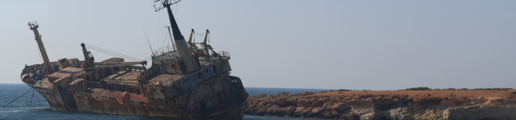 Fototapeta premium Large Cypriot Shipwreck