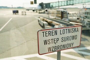 Fototapeta znak, teren lotniska, wstęp wzbroniony obraz