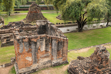 Ruinen von Ayutthaya, welche die frühere Hauptstadt des Königreichs Siam gewesen ist und...