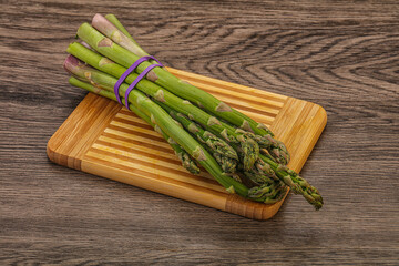 Vegan cuisine - Raw asparagus heap