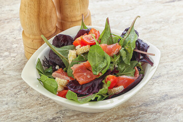 Mix salad with salmon, corn and tomato