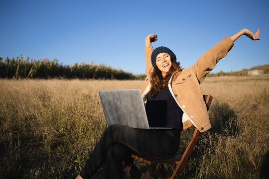 Person working remotely digital nomad remote work location independent passive income