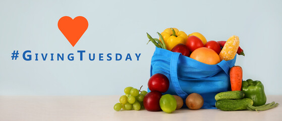 Obraz premium Shopping bag with fresh fruits and vegetables on light background. Giving Tuesday