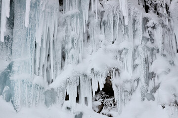氷柱と氷瀑　刻が止まる