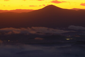岩手県八幡平市　朝焼けの雲海