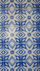blau weisse alte Fliesen Muster floral Portugal Ornament