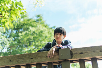 Fototapeta premium 公園 男子高校生