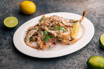 Grilled shrimp with lemon