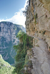 Griechenland - Zagori - Monodendri - Kloster von Agia Paraskevi - Felsenweg