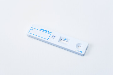 インフルエンザ検査キットのイメージ（白背景）