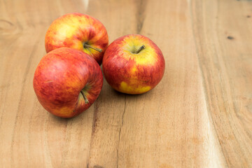 Fototapeta na wymiar red fresh apples on a wooden surface