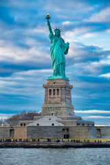 Fototapeta premium Sunset view of the Statue Of Liberty in New York City