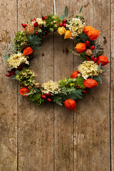 Fototapeta na wymiar Autumn wreath with physalis alkekengi