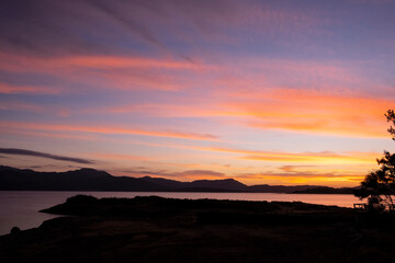 Atardecer en el Lago Colbún, Chile