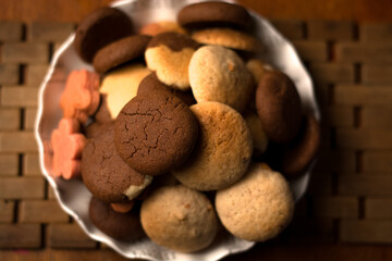 chocolate cookies n wooden table